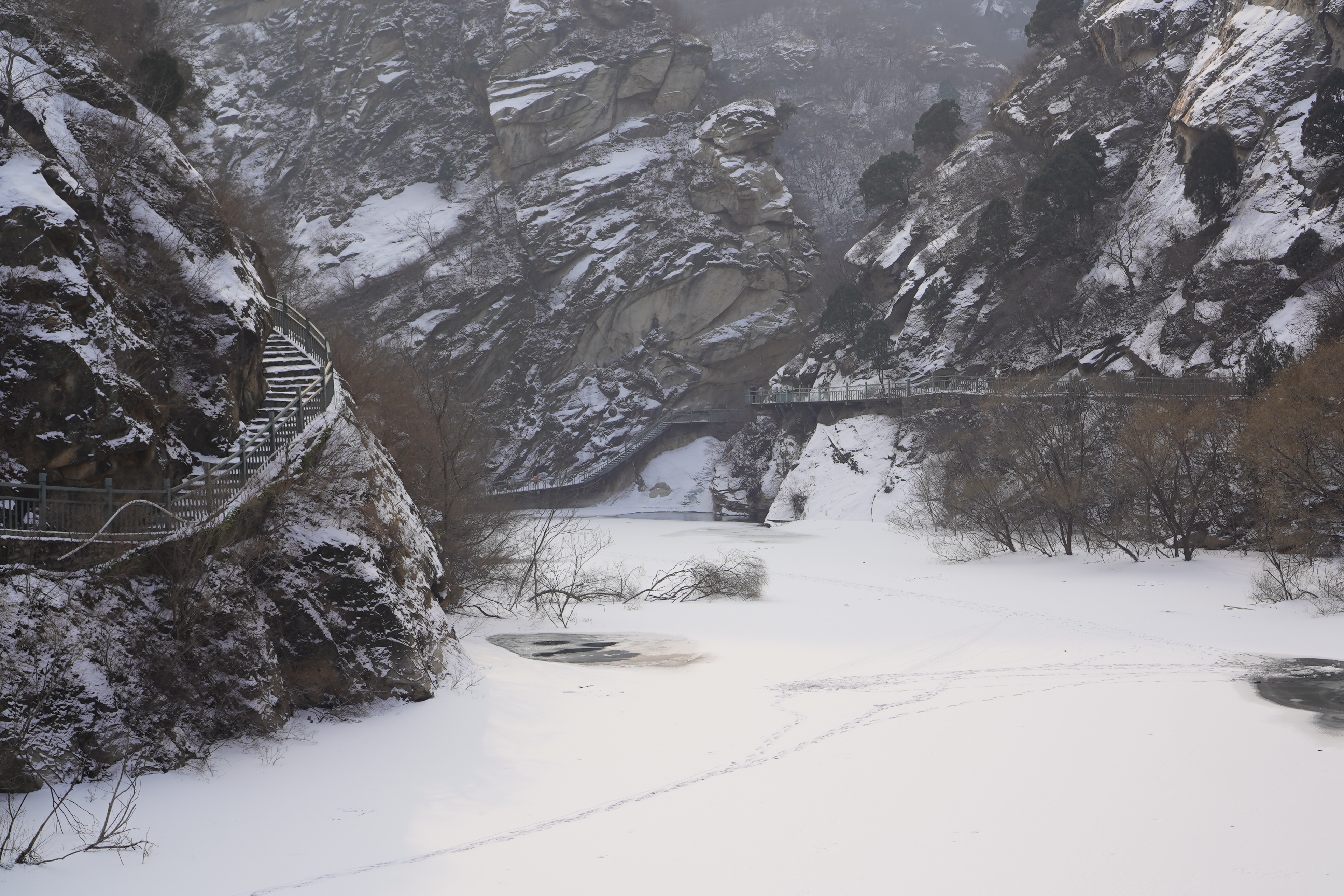黑龙潭的景区特色,黑龙潭水下神秘洞穴
