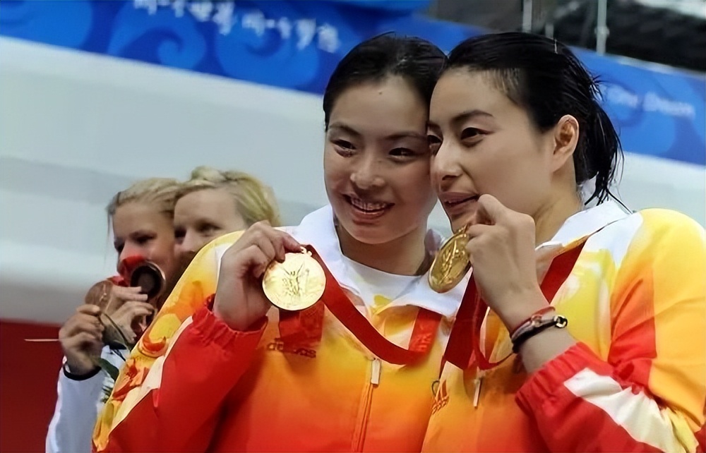 男跳水运动员调整泳裤,男跳水运动员需要剔除体毛吗