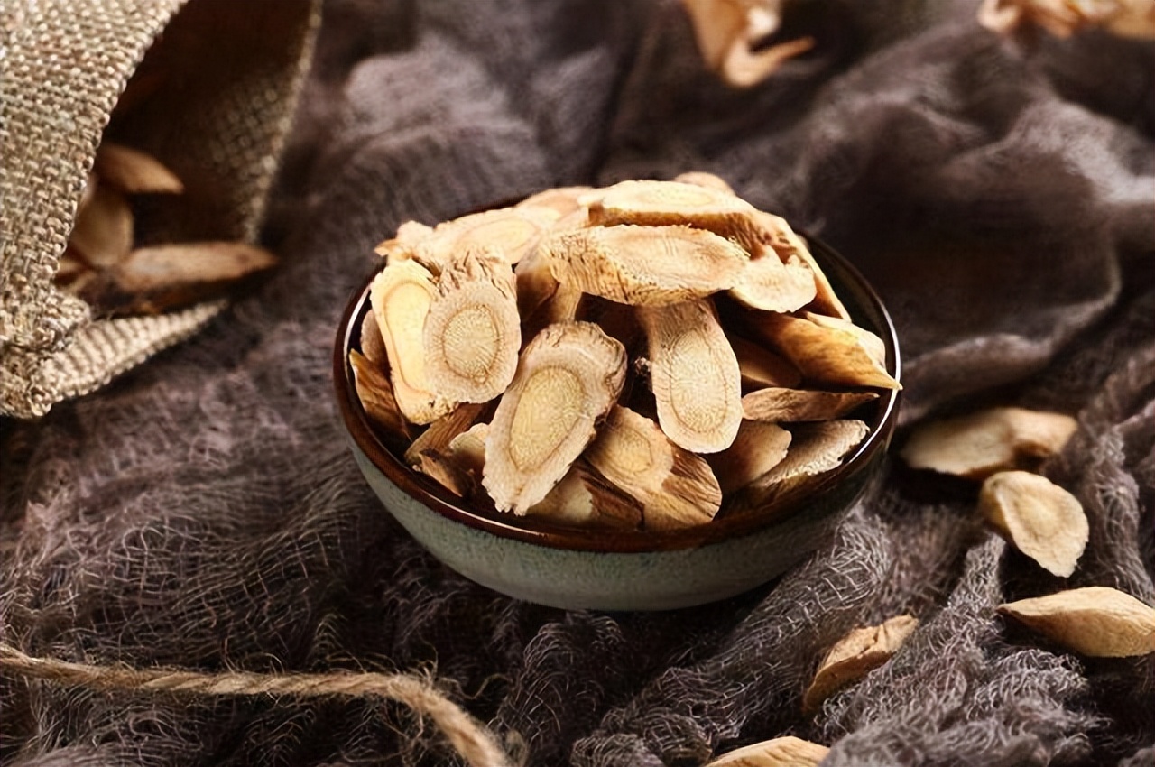 为什么养生离不开黄芪？这9大好处就是答案，建议：这6类人要少吃