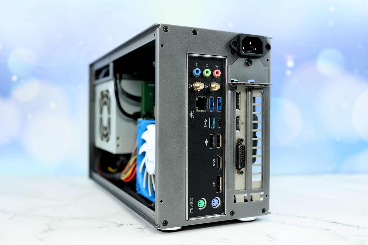 itx蜂鸟i100,装一台方便携带的主机