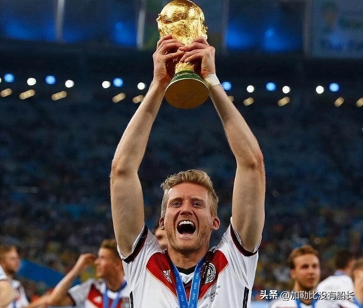 世界足球十大球星退役,世界十大退役球星排名