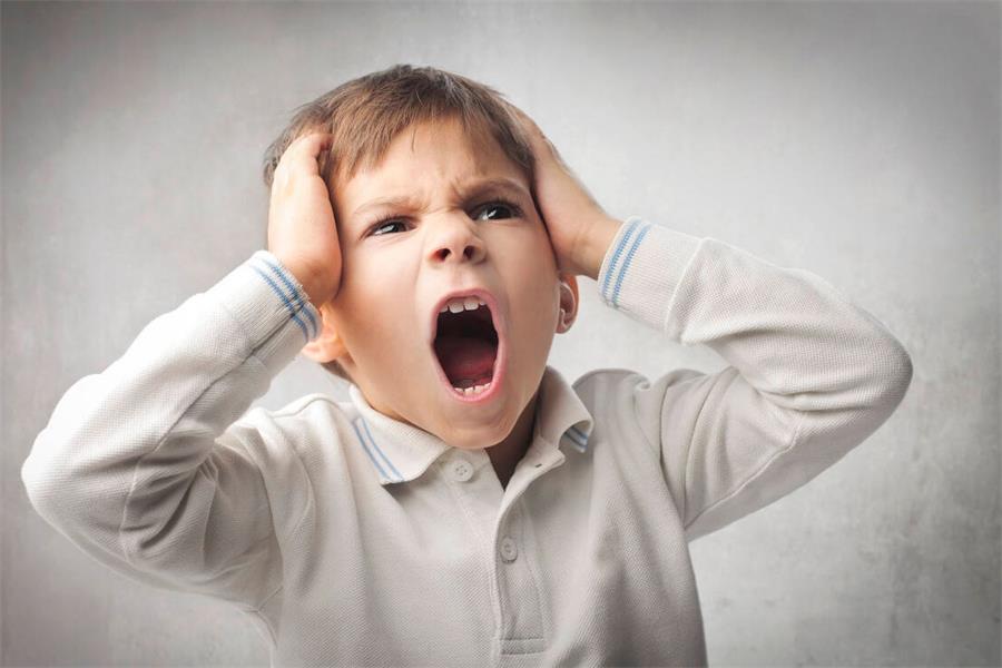 嫌弃爸爸自行车接送，孩子的虚荣心，到底有多膨胀？