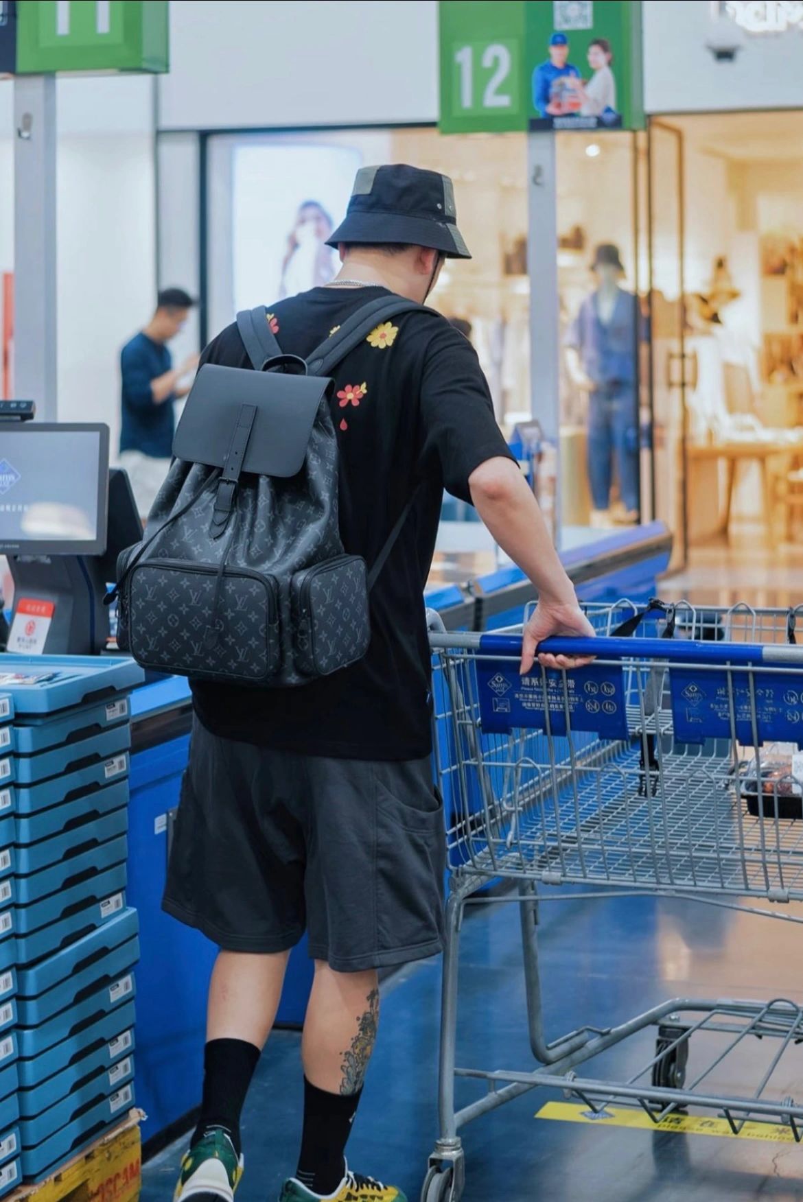 值得买的lv包男款,lv值得买的男士斜挎包推荐