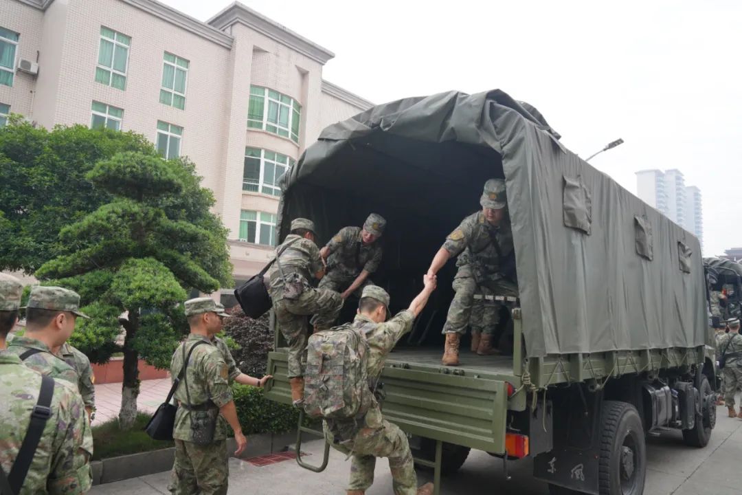 部队在高温天气练兵视频,高原练兵场面火热