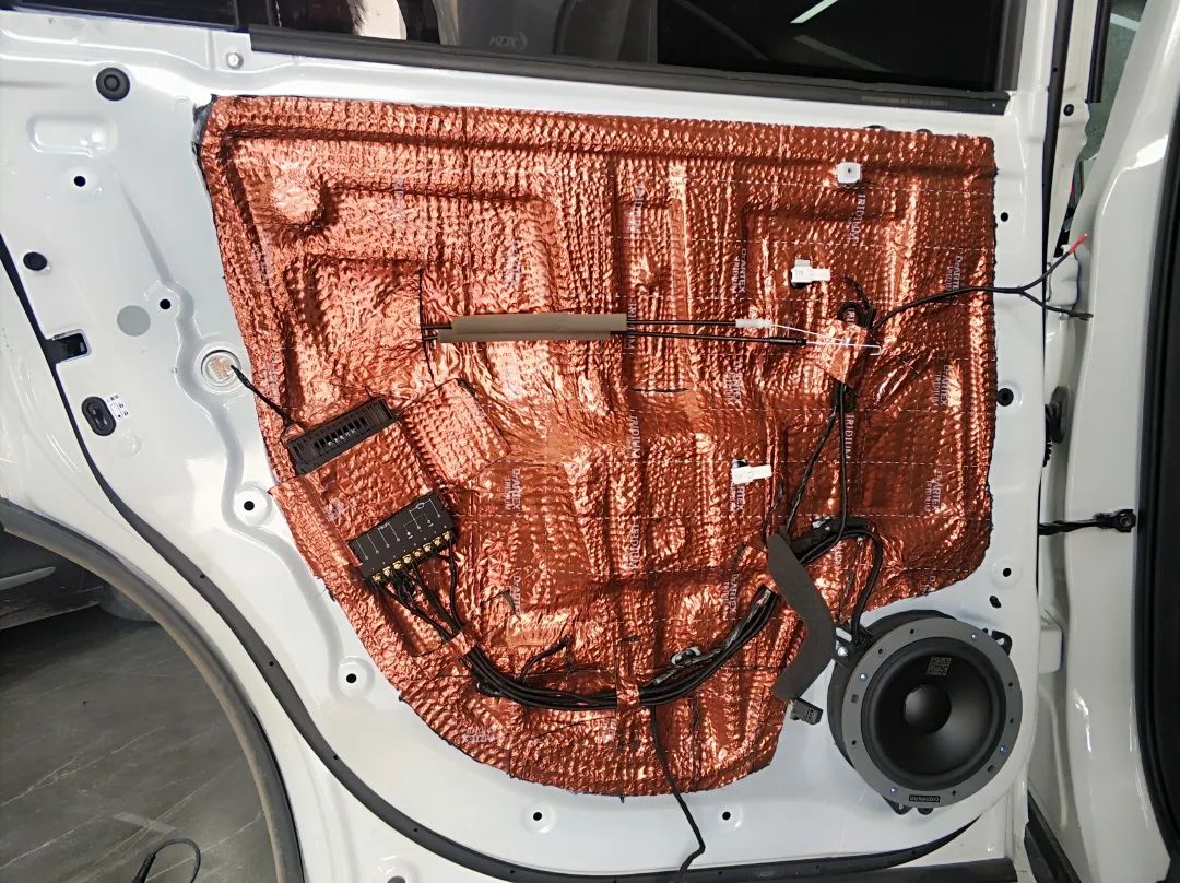 广汽传祺gs8两驱豪华智联版音响,22款广汽传祺gs8加装中置喇叭