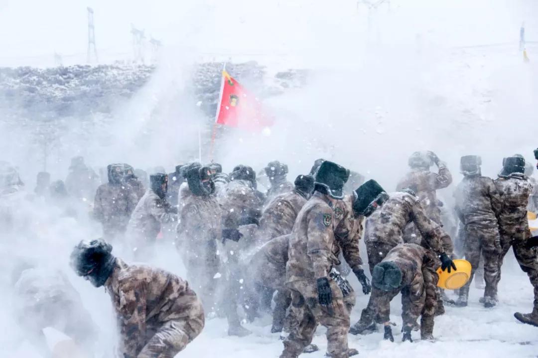 部队里打雪仗,部队打雪仗站岗