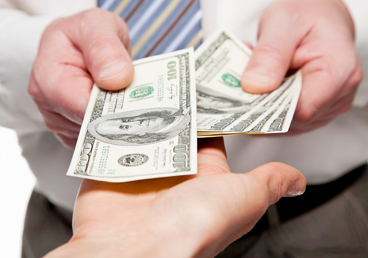 2009年，女毒贩为爱拒供黑人男友，被判死刑后哭着向父母表示忏悔