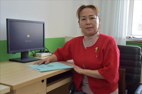 巾帼花开别样红铿锵玫瑰绽芳华,巾帼育桃李杏坛绽芳华