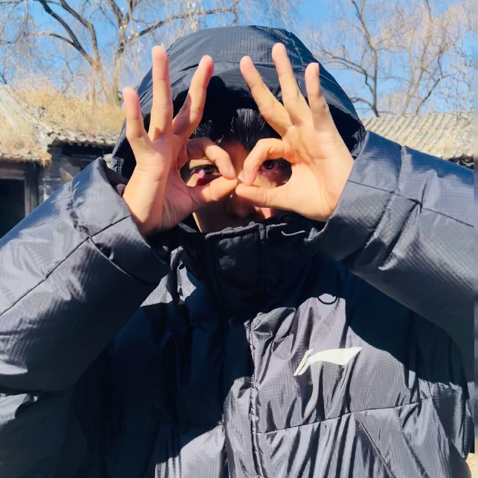 肖战更新照片,肖战新动态接受采访