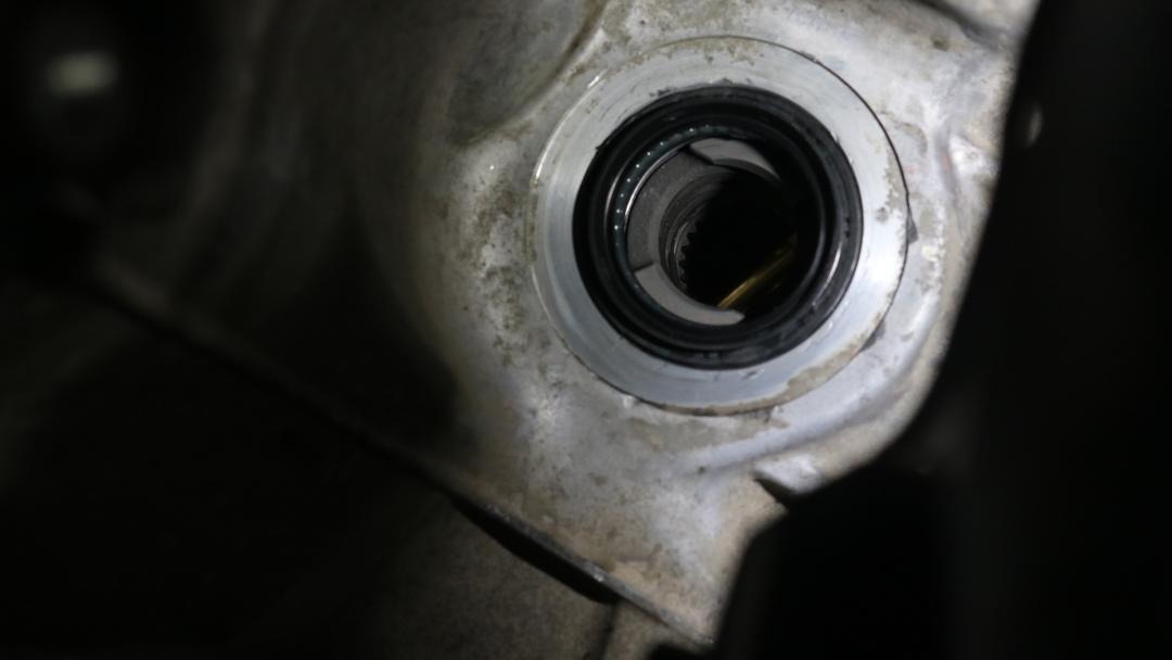 老款艾力绅二手车修复,老车翻新艾力绅