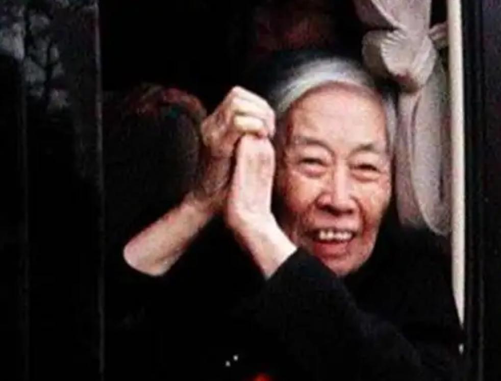 2006年王光美弥留之际，说了三个字花明楼，儿女们瞬间泪如雨下