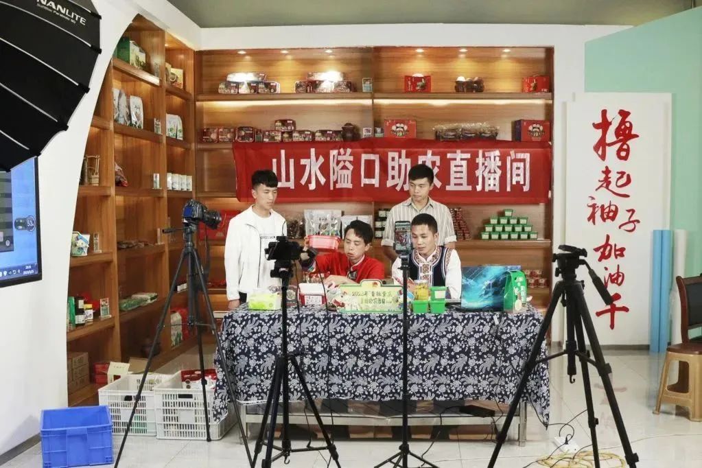 电商助农打通农产品进城之路,聚力电商发展助推农产品上行