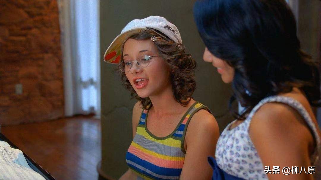 美国影片《歌舞青春》以青春为主线表达了什么？