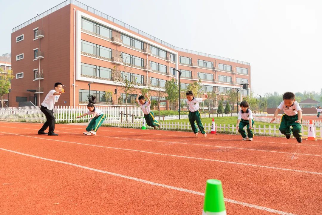 房山育新学校,喜迎二十大奋进新征程开启新时代
