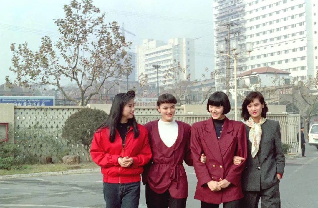 70年中华衣食住行的变化详细,中国70年前衣食住行的图片