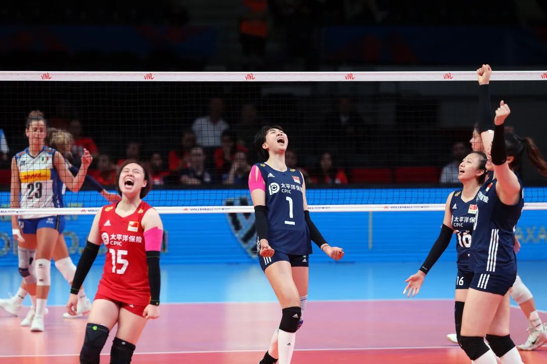 中国女排力争延续连胜,四连胜中国女排3-0完胜意大利女排