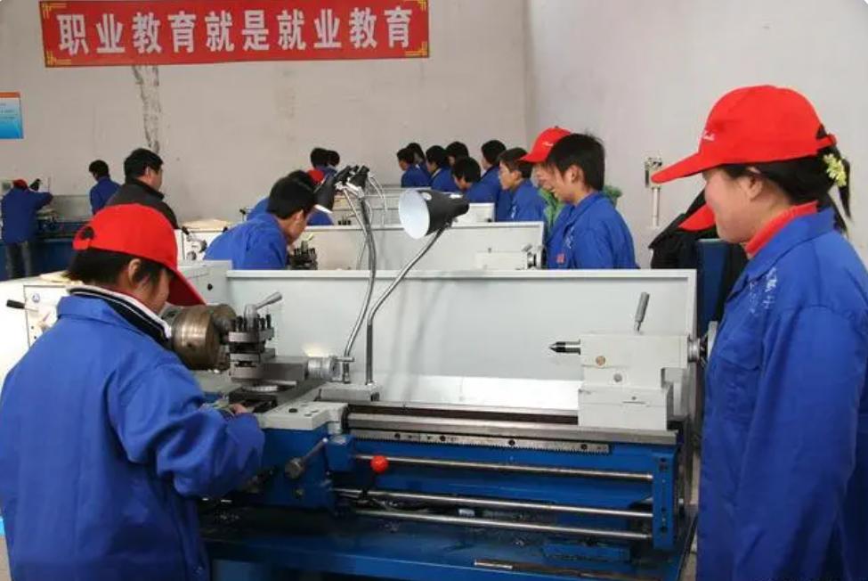 初中毕业后考不上高中，去技校会面临什么？聊聊技校里的“风景”