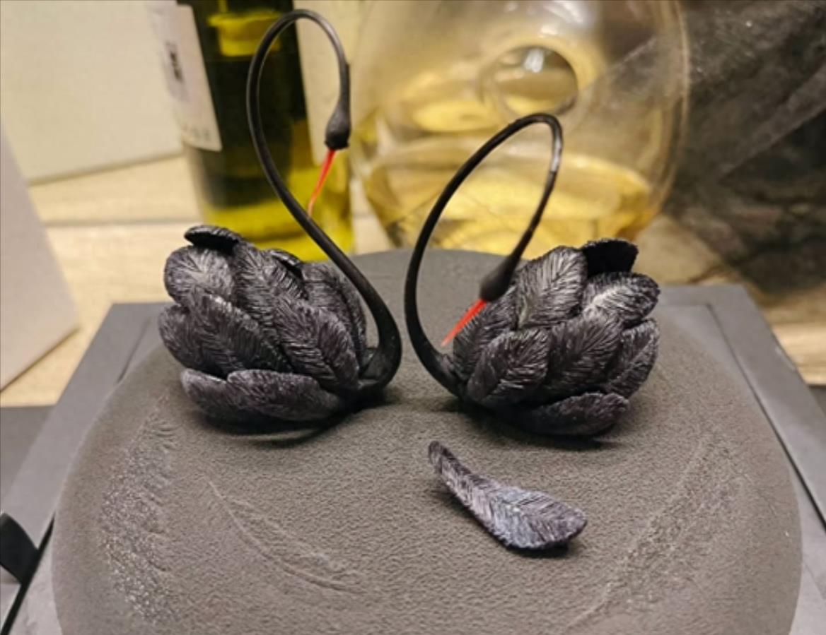 黑天鹅蛋糕价格999万,黑天鹅蛋糕上亿