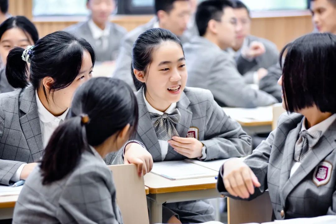 金苹果锦城一中，创办世界一流中学，做好受益终身的教育