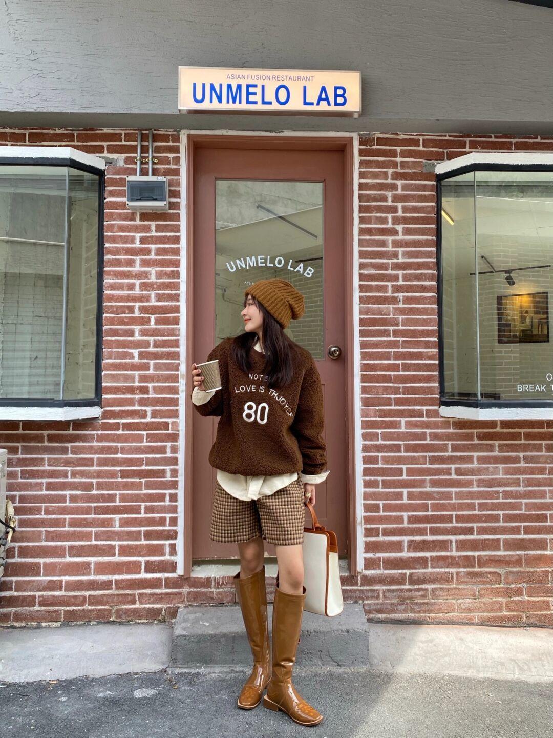 羊羔绒宽松慵懒风高级感卫衣,慵懒风羊羔绒卫衣怎么搭配才好看