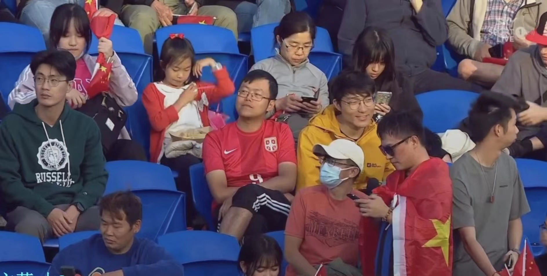 中国男足0比0新西兰,中国队4比0爱尔兰队男子足球