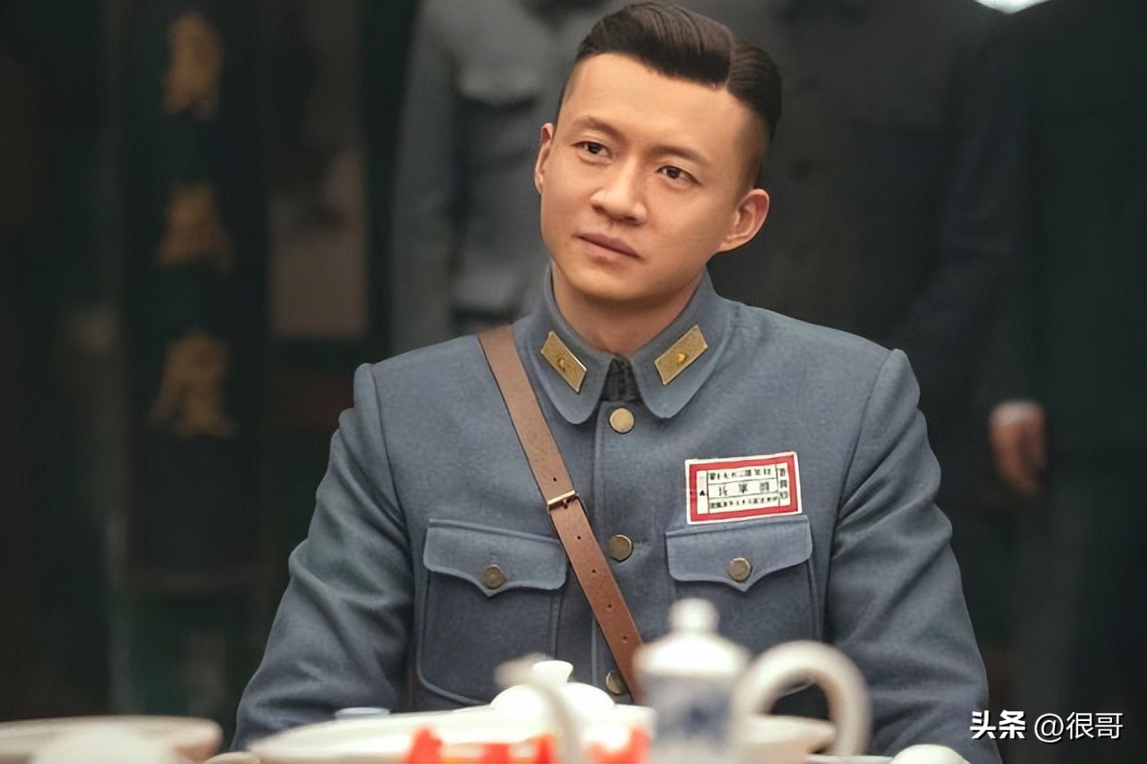 胡同赵露思侯明昊合照,胡同赵露思侯明昊路透