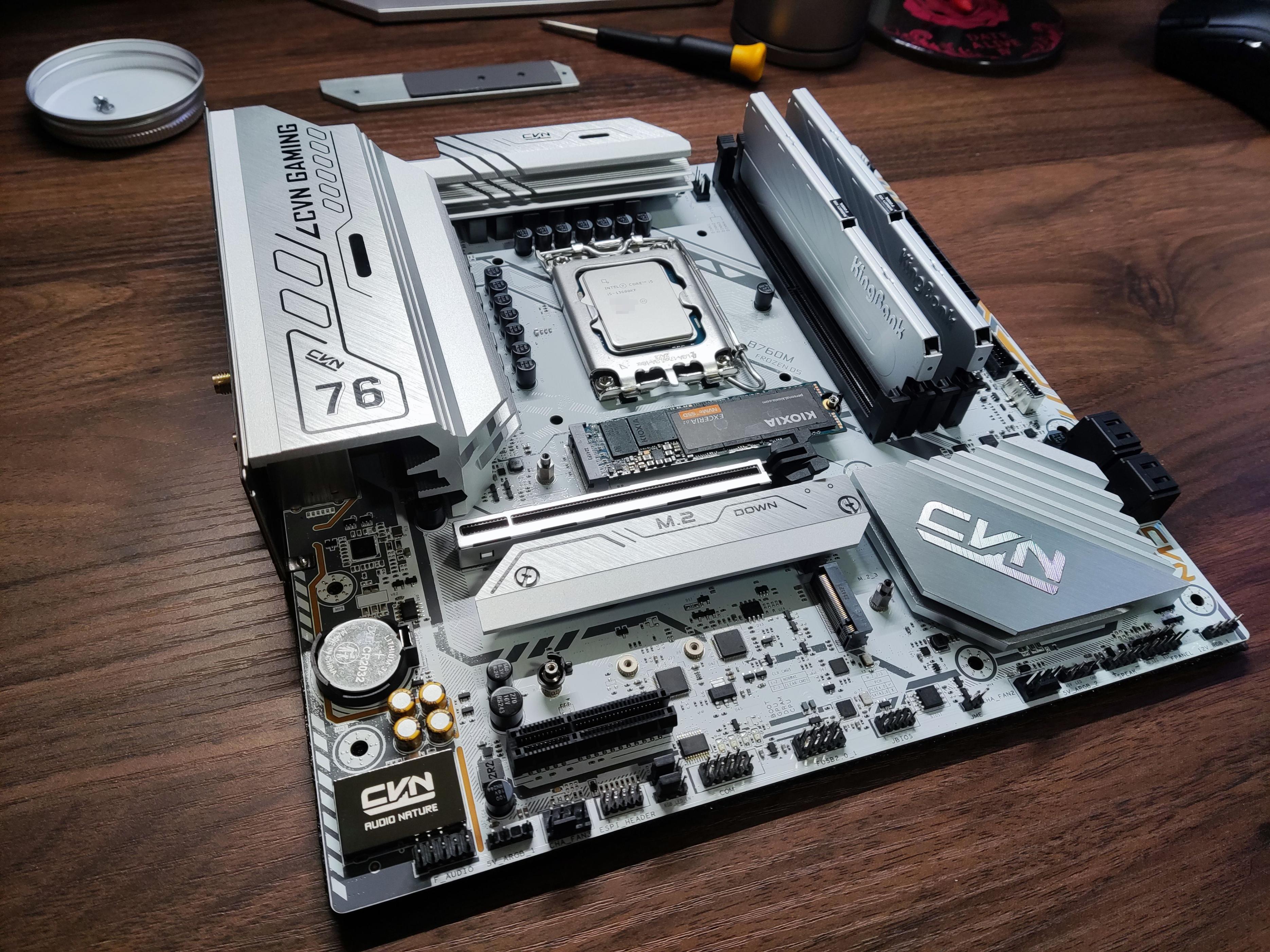 新年新气象：冬日漫漫，我给自己装了台纯白色的新电脑