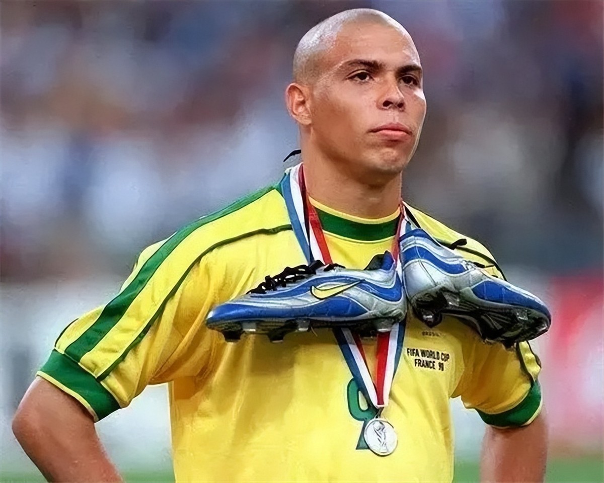 罗纳尔多曾经效力过几个俱乐部,罗纳尔多现身价