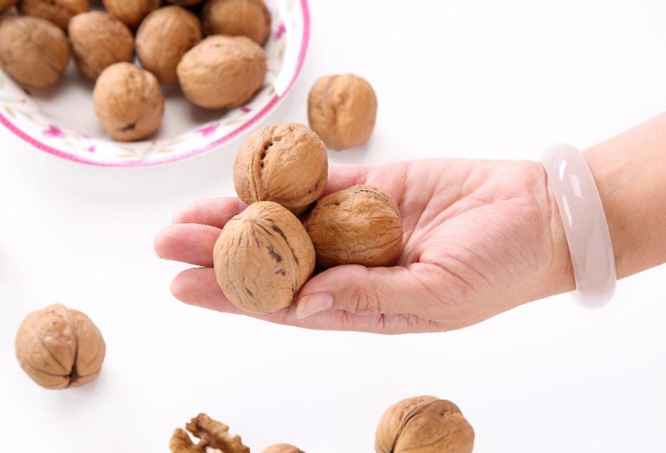 心血管疾病能常吃核桃吗,心血管疾病可以多吃核桃吗