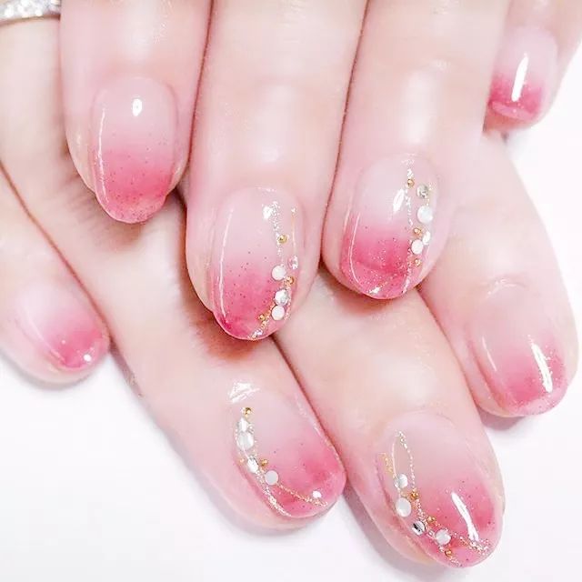 简单又纯又欲的美甲图文,不俗气简单又好看的美甲