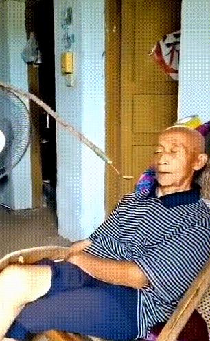 街头魔术大师秀操作，手法实在是太厉害了，找不出任何的破绽