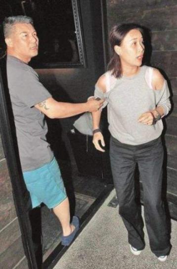 那英儿子高兴：被父亲抛弃留下阴影，母亲再婚后继父治愈他的半生