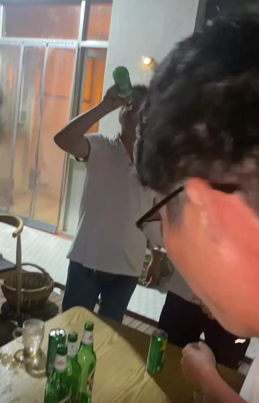 推销酒水被骗女孩,推销酒女报警