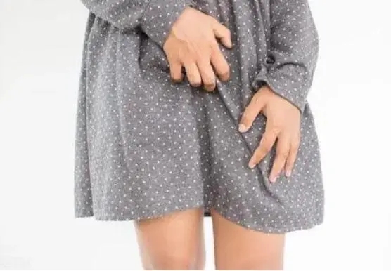 为爱鼓掌时，发现女友*体下**长疙瘩，是尖锐湿疣？