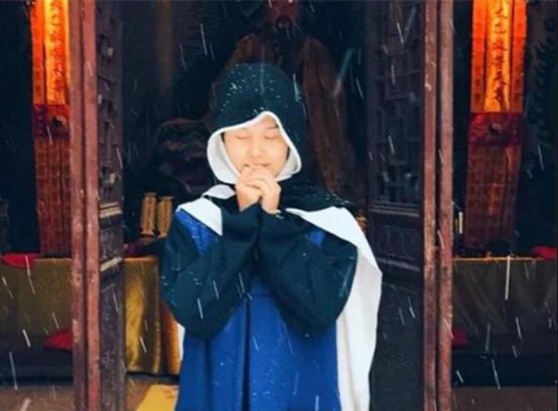 哈尔滨美女高材生：离婚后出家当道士，卖房修道观，25岁当上住持