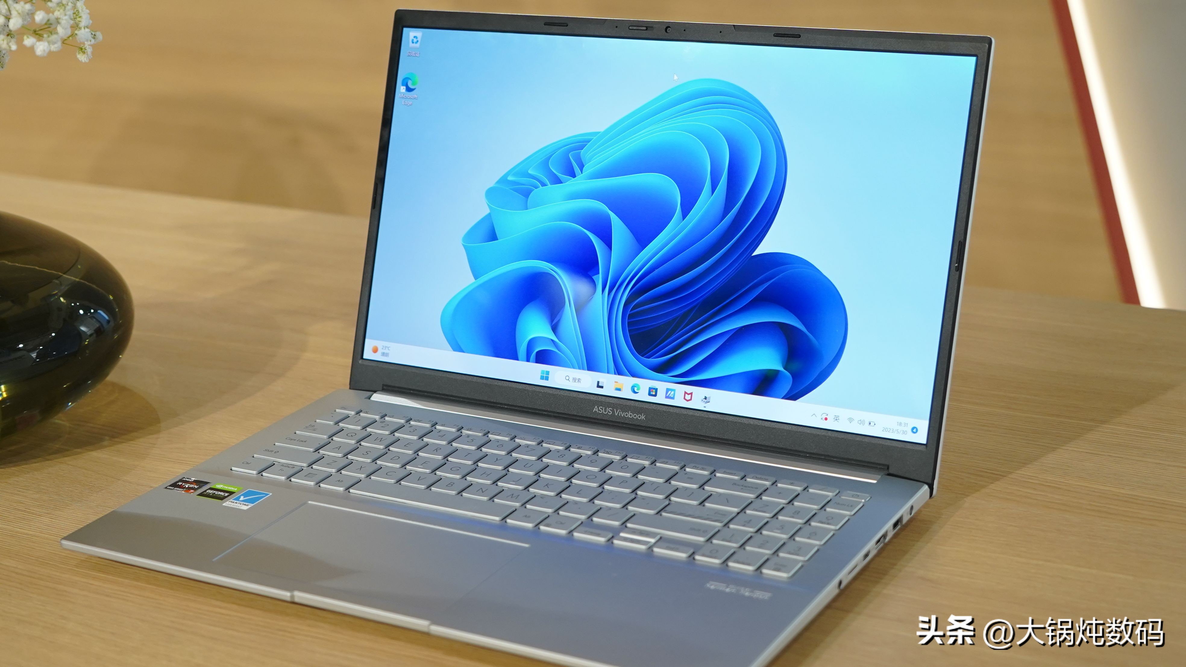 集颜值与性能于一身的笔记本电脑,matebook14寸全面屏轻薄笔记本