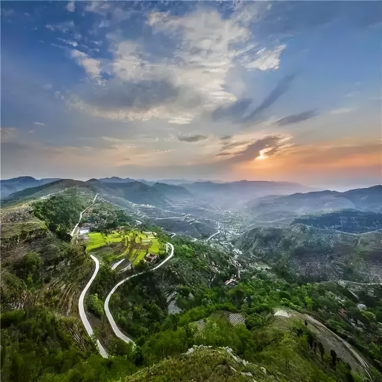 夏天清凉旅游线路推荐,暑假热门旅游线路推荐