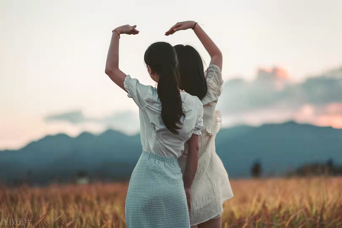 一个人真的会喜欢一个人很久,喜欢一个人真的是只需一瞬间的事