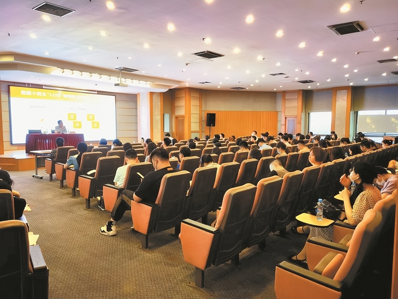 踔厉奋发接续奋斗奋力书写高质量发展“汇鸿答卷”