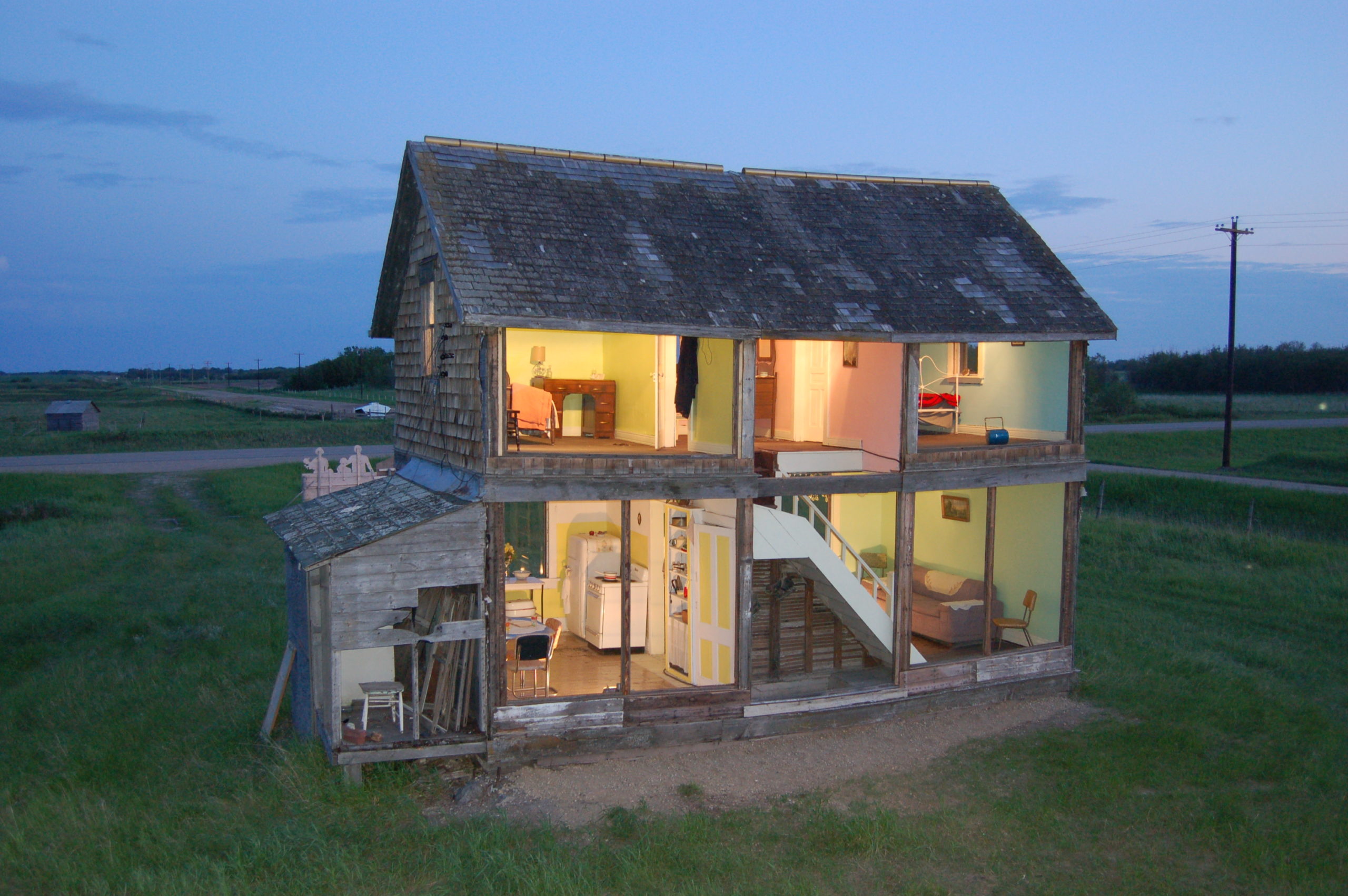 希瑟·本宁（HeatherBenning）将废弃农舍改造成真人大小的玩具屋