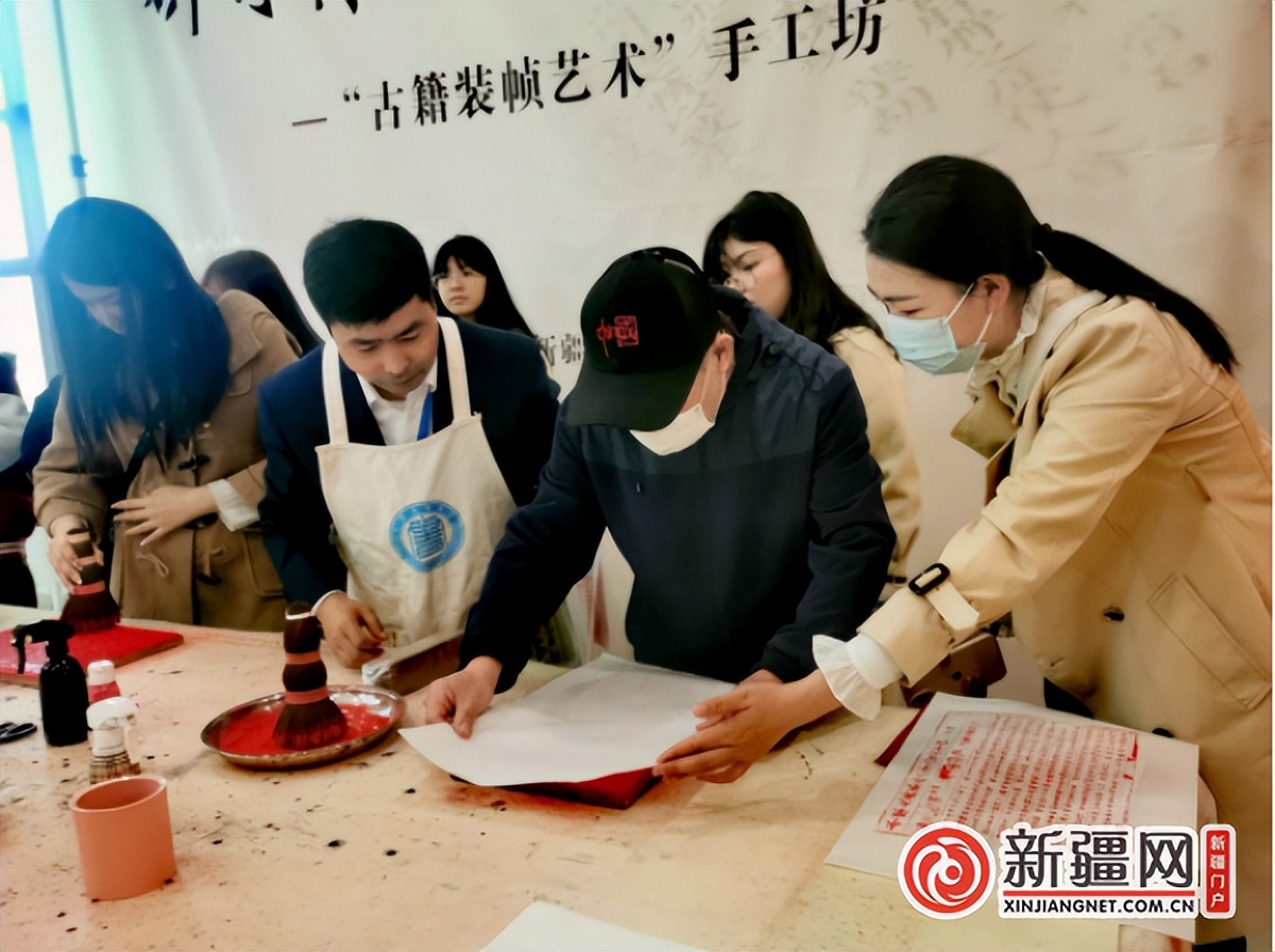 以史养心以书育知——*疆新**“书香天山”全民阅读大会启幕