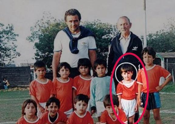 从侏儒症逆袭一代球王,从侏儒症到足球巨人