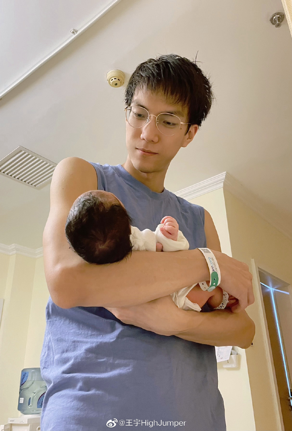 祝福！清华跳高男神喜得千金开启人生新阶段，32岁事业家庭双丰收