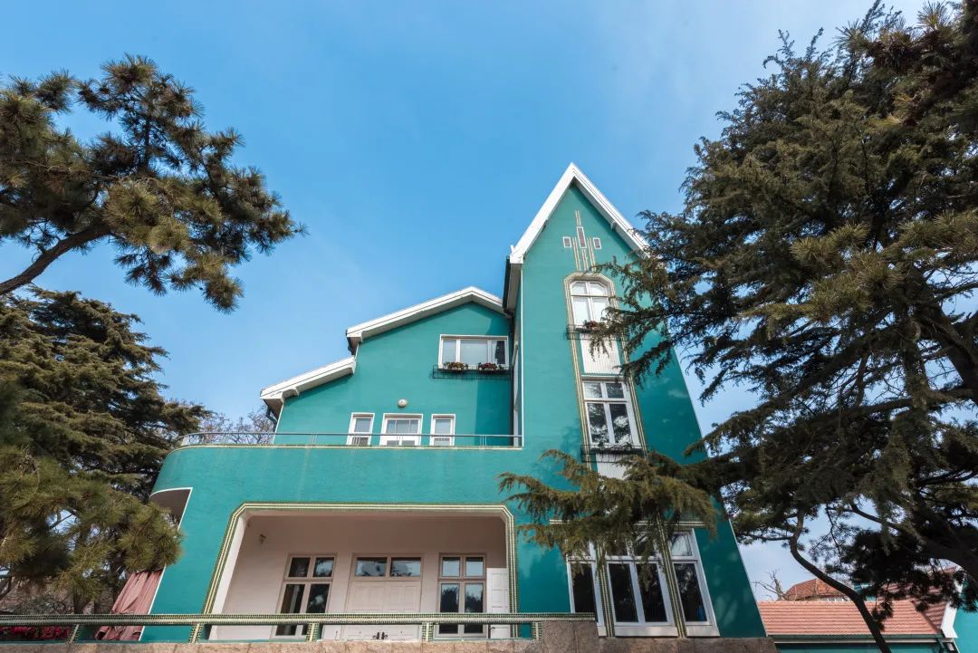 青岛有几个看海的地方,青岛三大海湾值得去吗