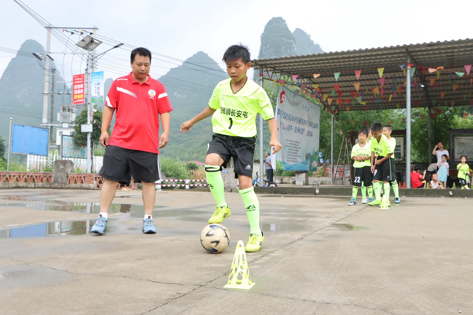 足球传情“粽”享长安