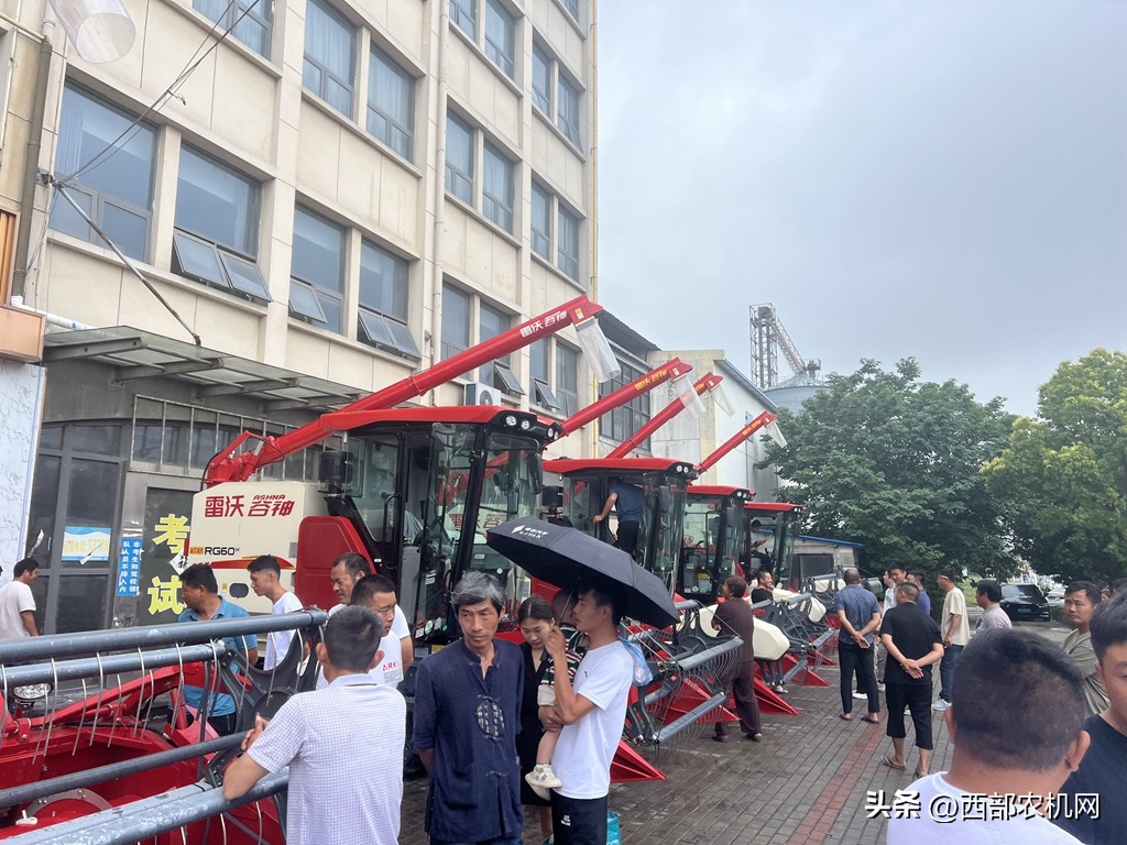 雷沃谷神领航rg70h金刚版,雷沃谷神超越版2018履带型