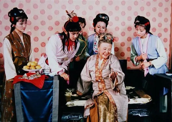 红楼梦贾府吃元宵,红楼梦元宵夜回府