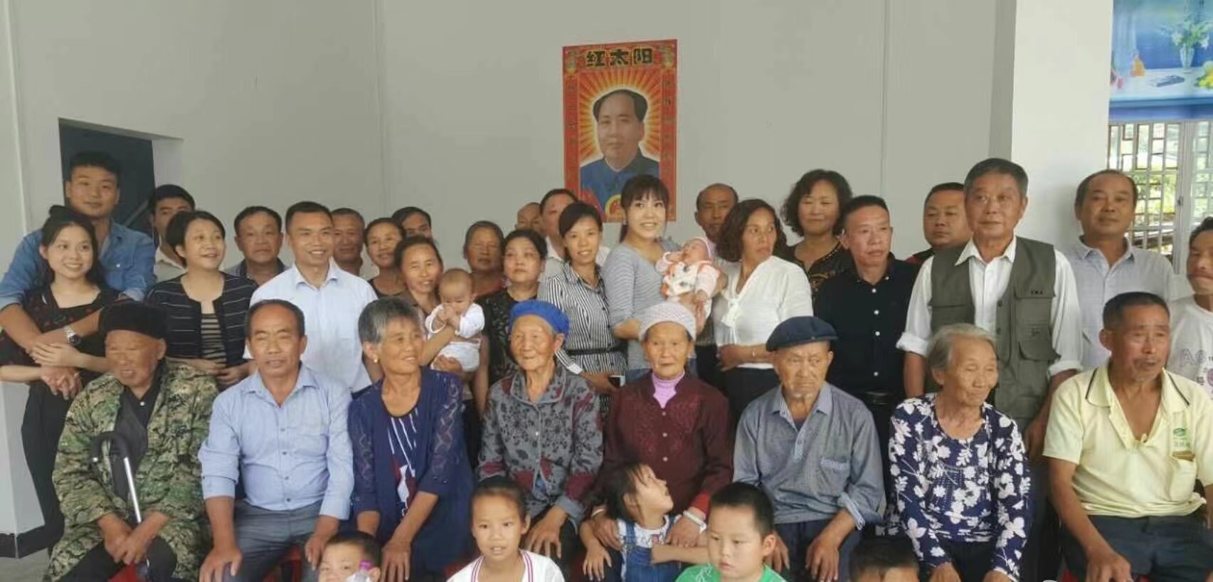 中国台湾女明星3个月攒2万，回湖北恩施修祖坟，自己却住出租房里