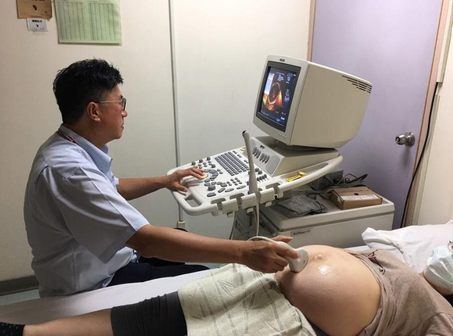 孕妇羊水少什么原因引起的,孕妇羊水少是什么原因引起