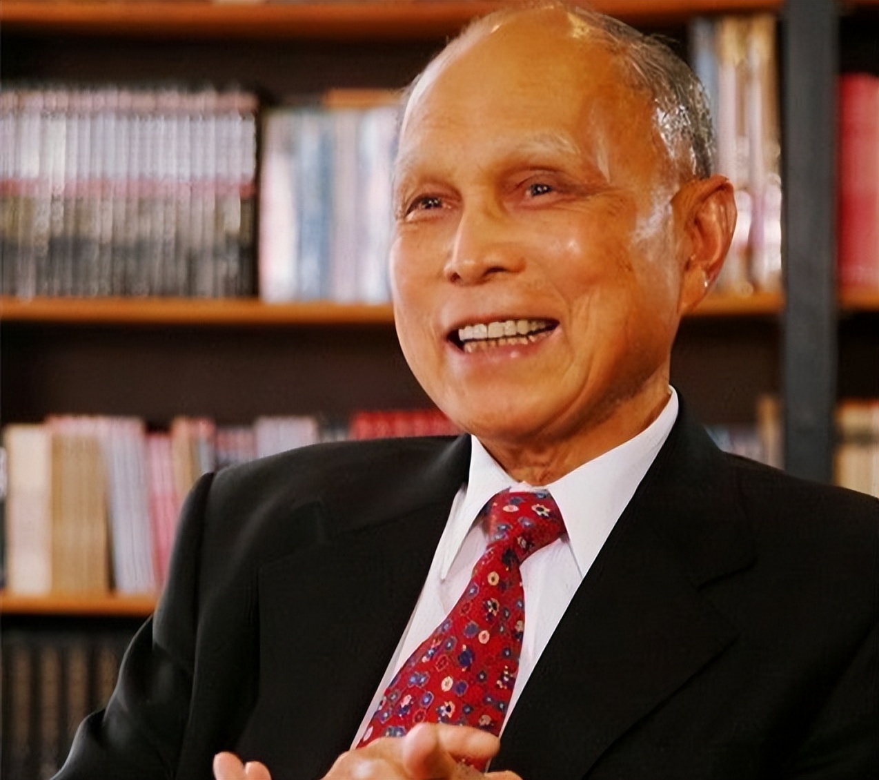 霍英东的一生：拼尽全力支援祖国，助推申奥，晚年三任政协副主席